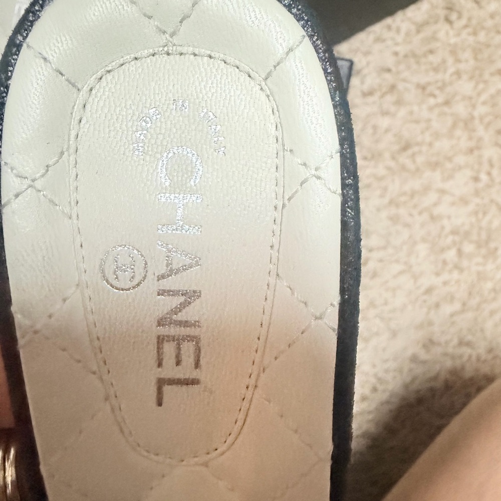 Chanel Black Beaded Slide Sandals - Women's 37.5 crackled LAMBSKIN mules - Picture 5 of 10